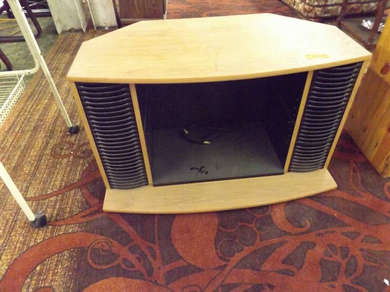 lot 86 image: Entertainment Center