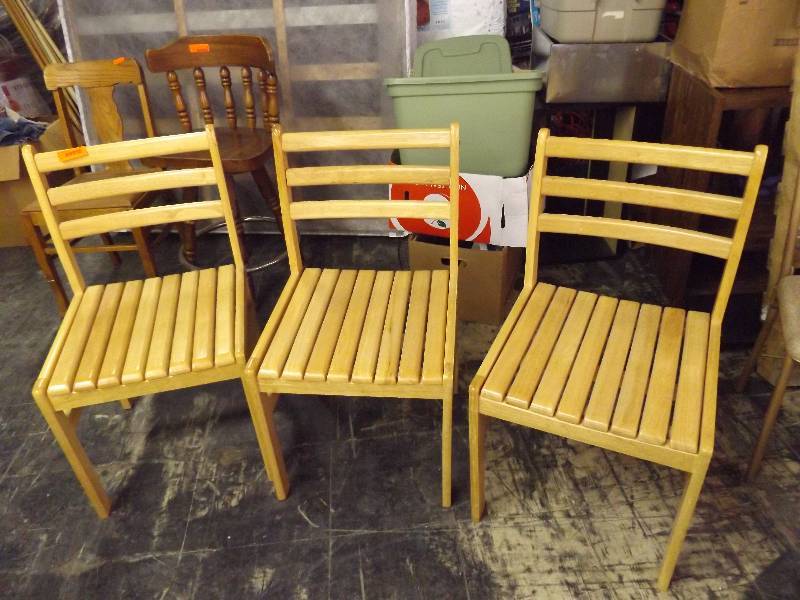 lot 90 image: Chairs