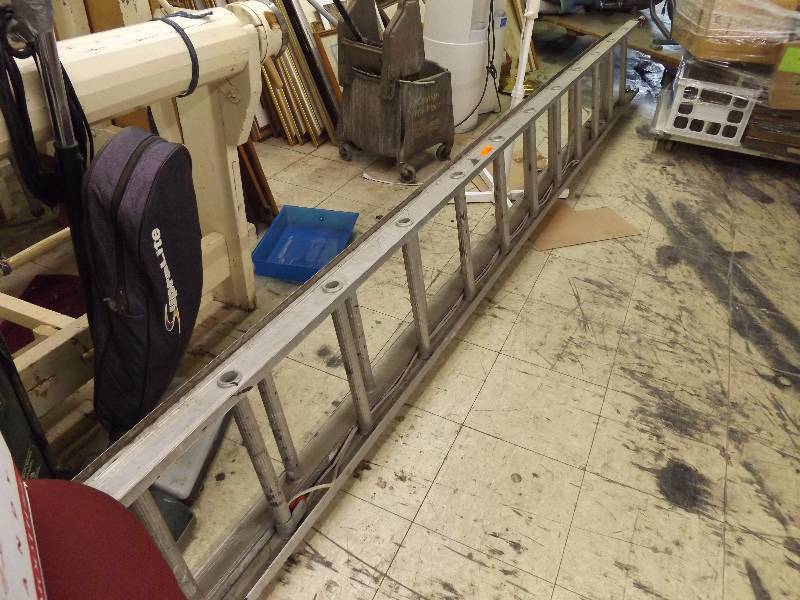 lot 92 image: Extension Ladder