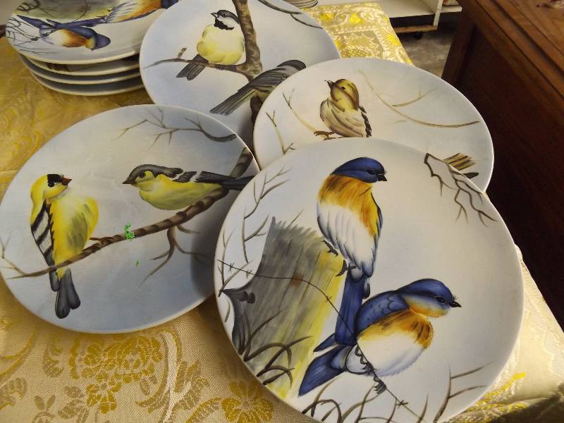 lot 111 image: Bird Plates