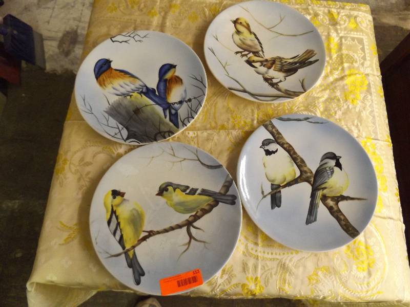 lot 112 image: Bird Plates