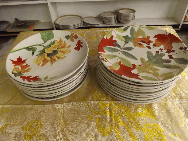 lot 113 image: Salad Plates