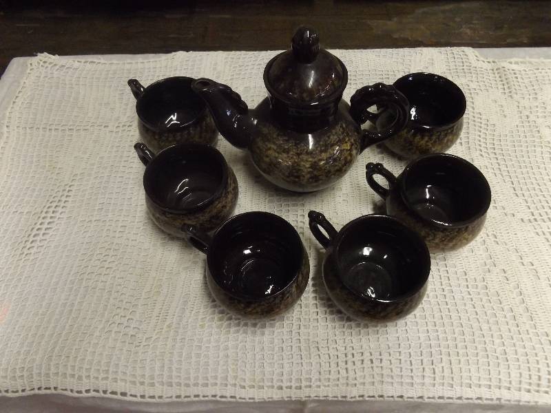 lot 115 image: Ukrainian Pottery