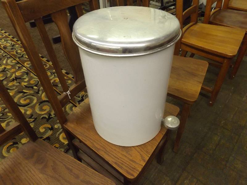 lot 123 image: Vintage Garbage Can
