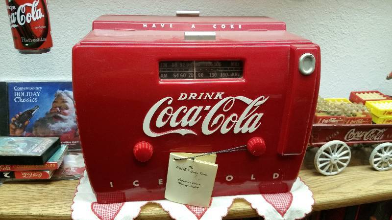 lot 3 image: Vintage Coca-Cola Radio & Cassette Player w 3 Casettes