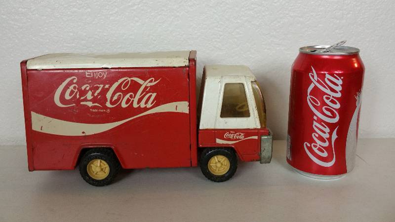 lot 11 image: Vintage Buddy L Coca-Cola Truck