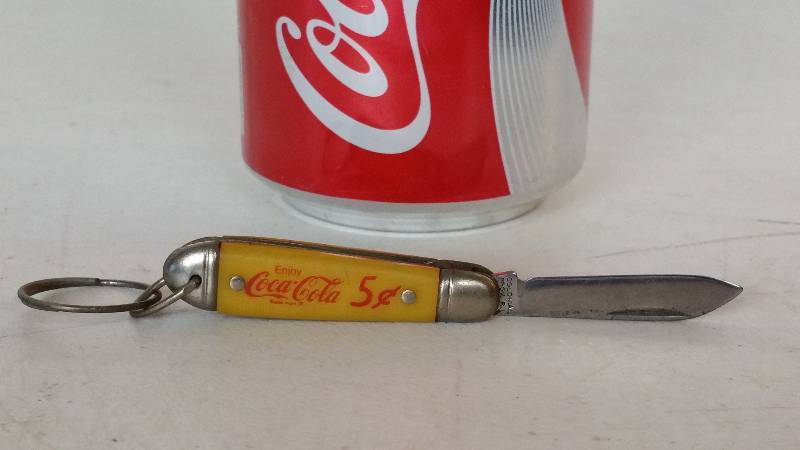 lot 12 image: 5 Cent Coca-Cola Pocket Knife