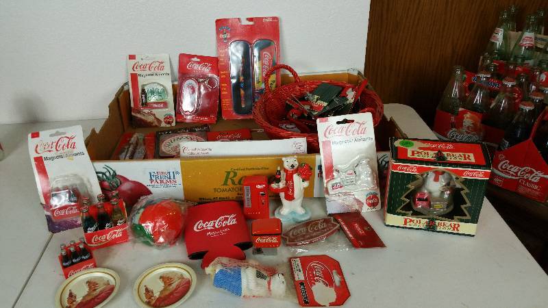 lot 63 image: Large Group of Coca-Cola Collectibles