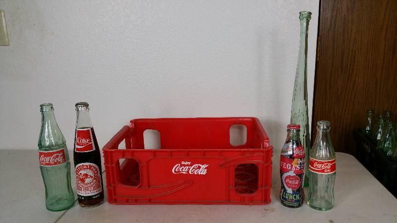 lot 90 image: (4) Collectors Coca-Cola Glass Bottles w Tray