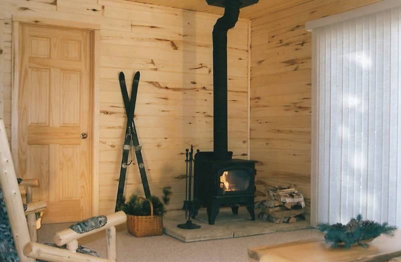 Aspen Cabin- Beautiful Lakefront Cabin w Sleeping for up to 6 for no extra charge