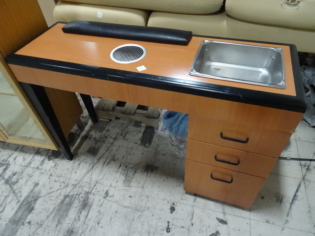 Nail Station