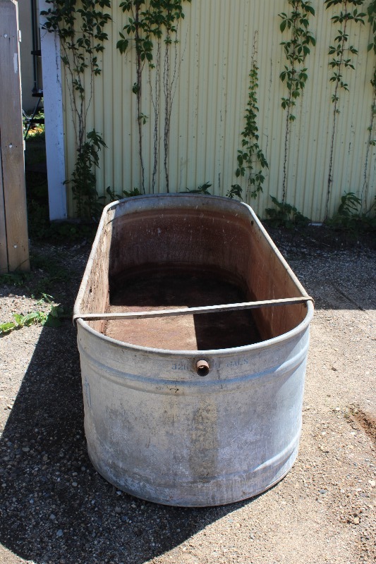 lot 1 image: 310 Gallon Water Tank
