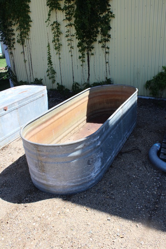 lot 2 image: 310 Gallon Water Tank