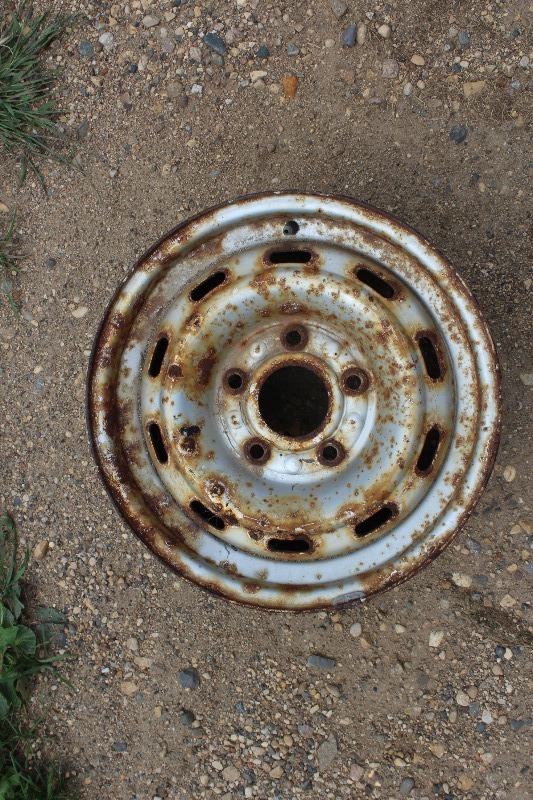 lot 11 image: 5 Bolt Wheel
