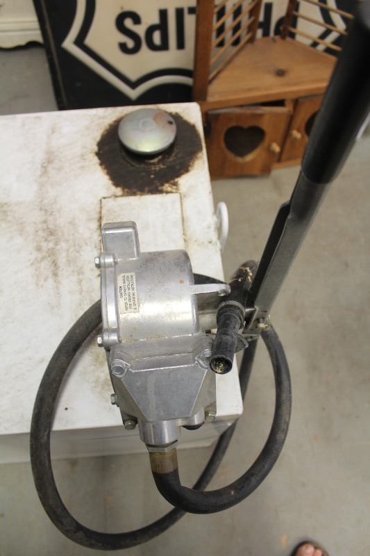 lot 39 image: GPI Oil Pump and Tank