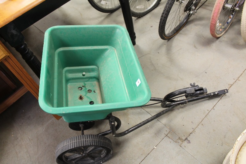 lot 40 image: Spreader
