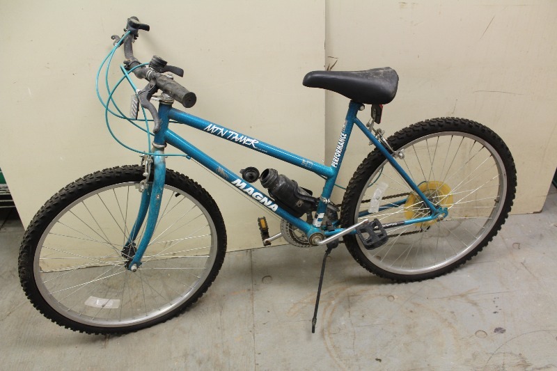 lot 42 image: Ladies Bicycle