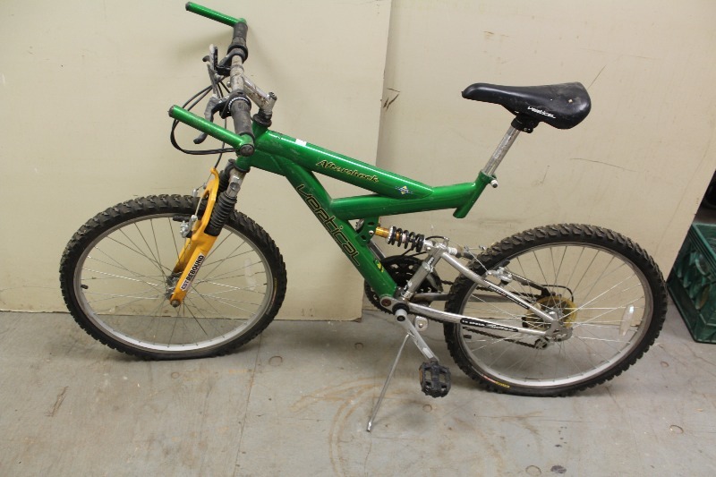 lot 44 image: Mens Bicycle