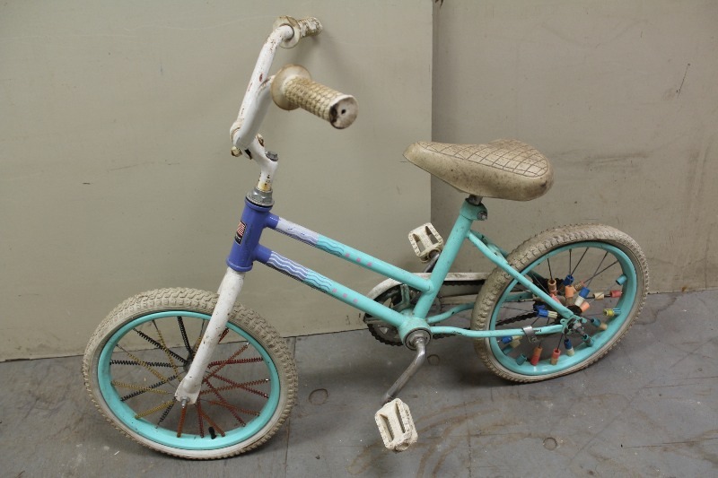 lot 47 image: Girls Bicycle