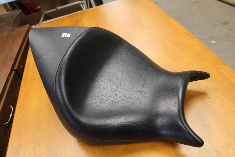 lot 52 image: Honda VTX MCV 1800 Series Front Seat