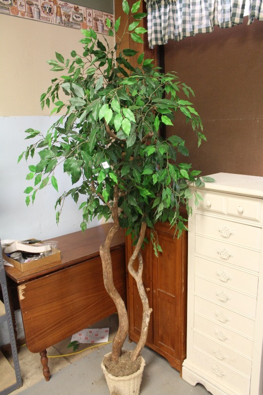 lot 60 image: Faux Ficus Tree