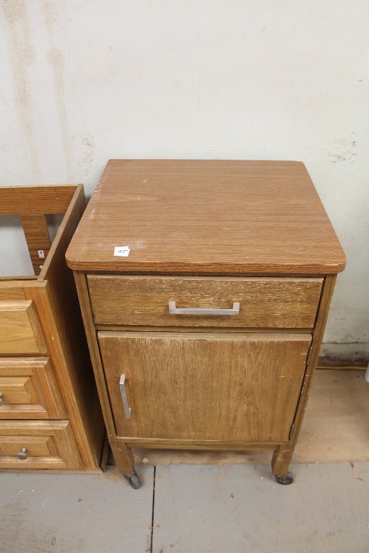 lot 65 image: Microwave Stand