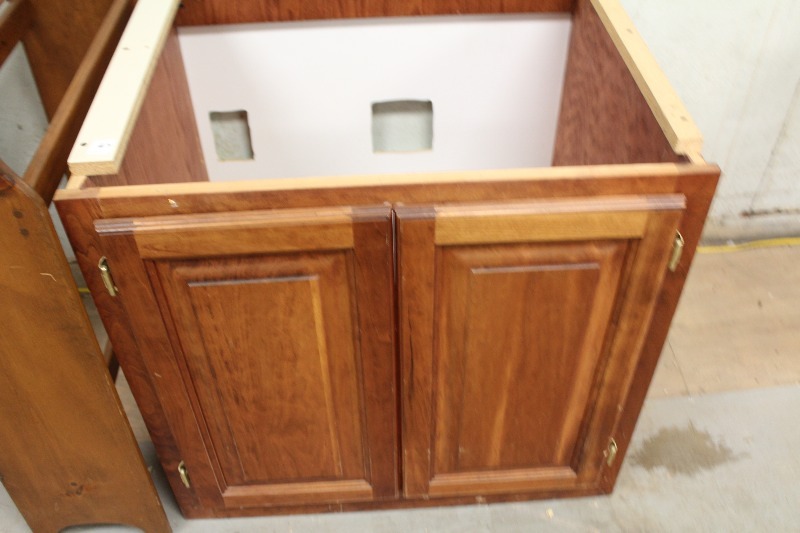 lot 67 image: Bathroom Cabinet
