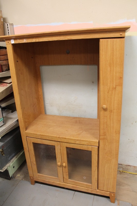 lot 69 image: Entertainment Center