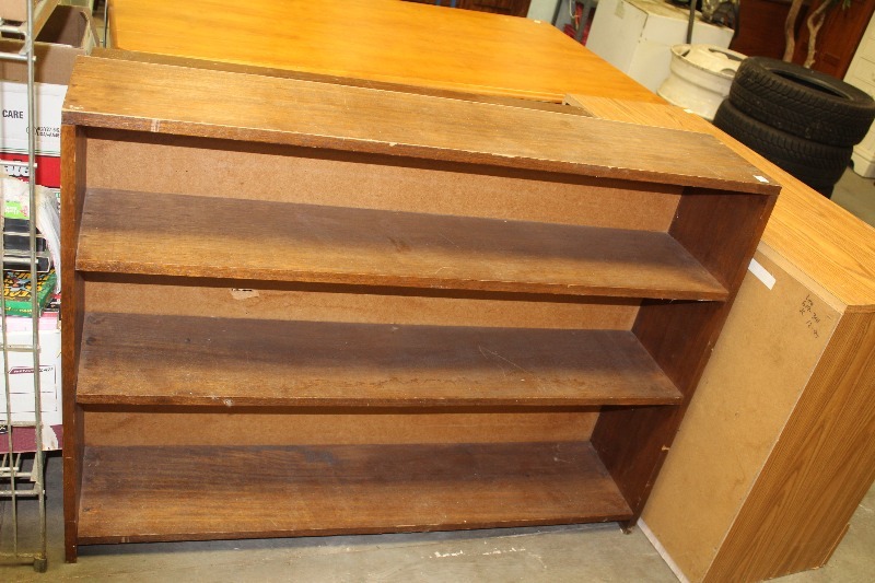 lot 73 image: Book Shelf