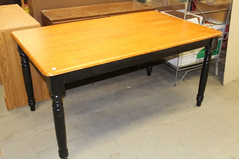 lot 75 image: Kitchen Table