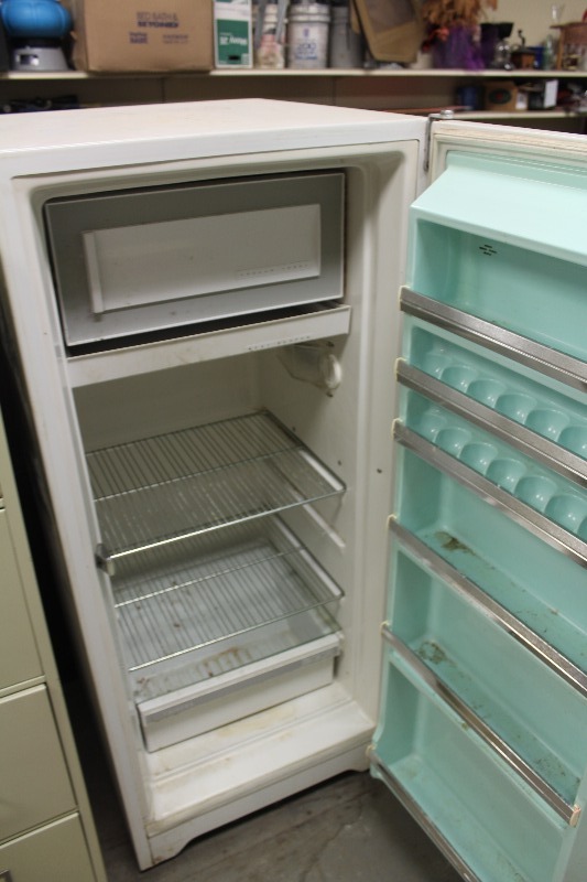 lot 76 image: Vintage Fridge