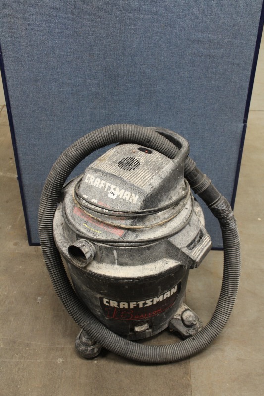 lot 104 image: Craftsman Wet  Dry Vac