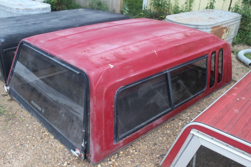 lot 17 image: Topper