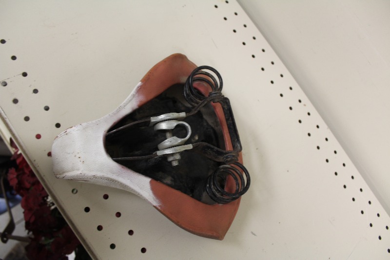 lot 116 image: Vintage S Schwinn Bicycle Seat