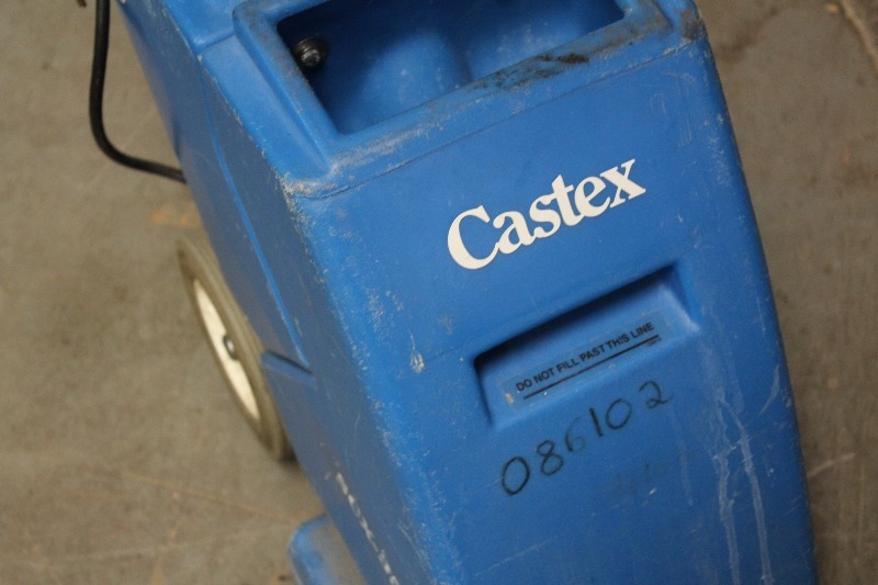 lot 128 image: Commercial Carpet Cleaner