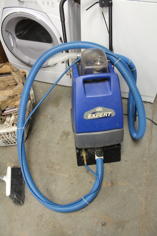 lot 129 image: Commercial Carpet Cleaner