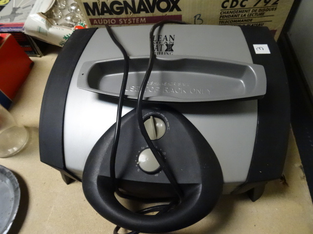 lot 3 image: George Foreman Lean Mean Grill