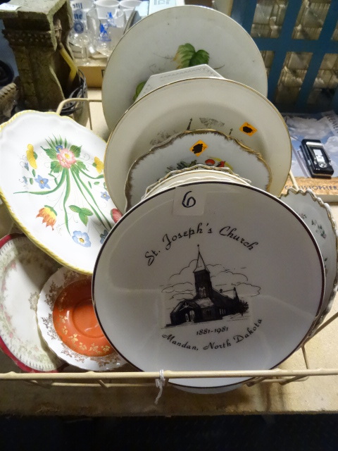 lot 6 image: 21 Collector Plates