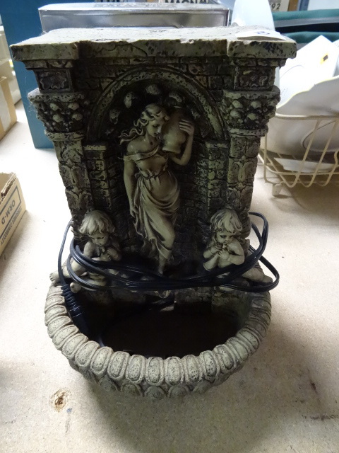 lot 8 image: Fountian with light