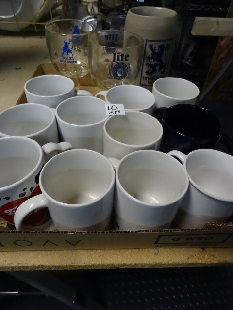 lot 10 image: 11 Collector Coffee cups & 1 Lowenbraw Beer Stein (1 liter), 1 Schiltz Malt Liquor, 1 Lite