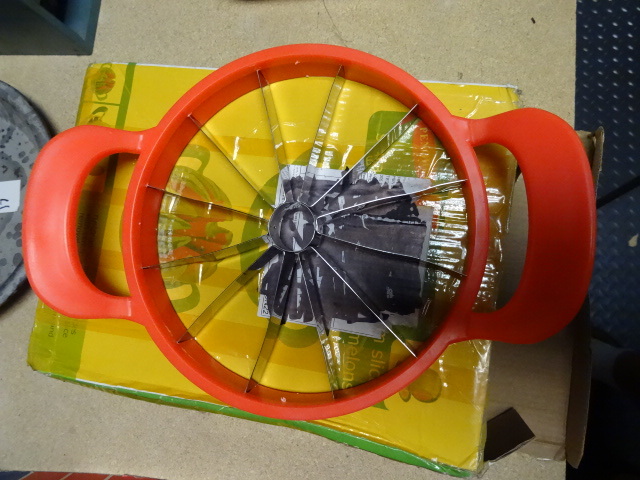lot 15 image: Melon Slicer