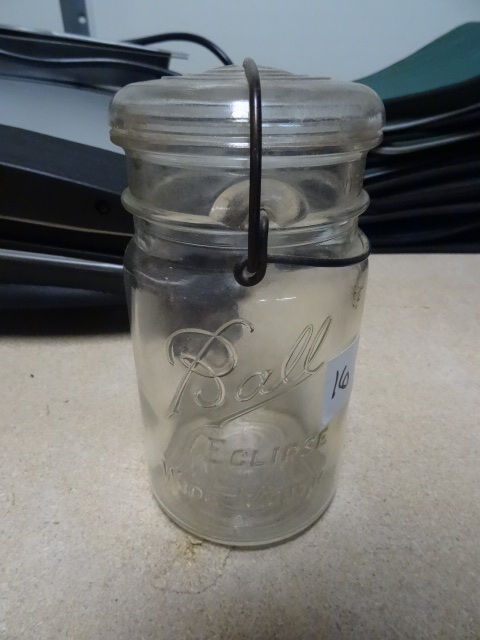 lot 16 image: Vintage Wide Mouth Ball Jar