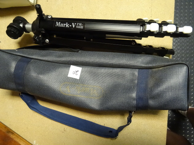 lot 20 image: Tripod