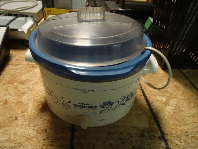 lot 44 image: Rival Crock Pot (works)