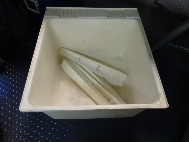 lot 47 image: Laundry Tub with legs never used