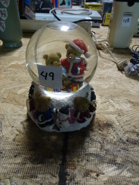 lot 49 image: Santa Bear Musical Snow Globe