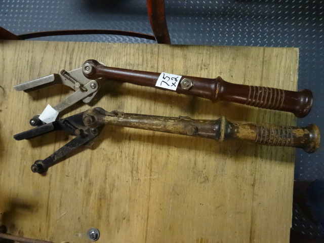 lot 75 image: 2 Vintage Remington Automatic Hand Trap Skeet Throwers
