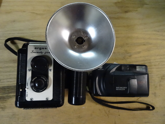 lot 84 image: 2 Cameras 1 Argus Seventy- Five 1 Minolta Memory Maker