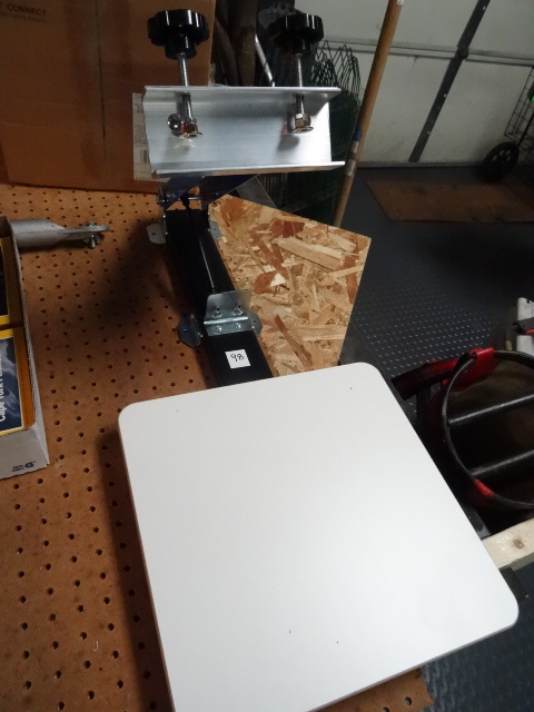 lot 98 image: Silk Screen Press with 14x14 platen for screen printing your t-shirts. 1 color1 station.