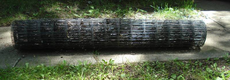 lot 106 image: A roll of welded wire fence. (5ft x 50ft)